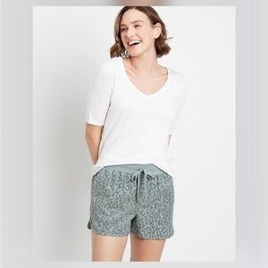 Maurices Olive Leopard Weekender 3.5in Short Drawstring Waist Pockets M